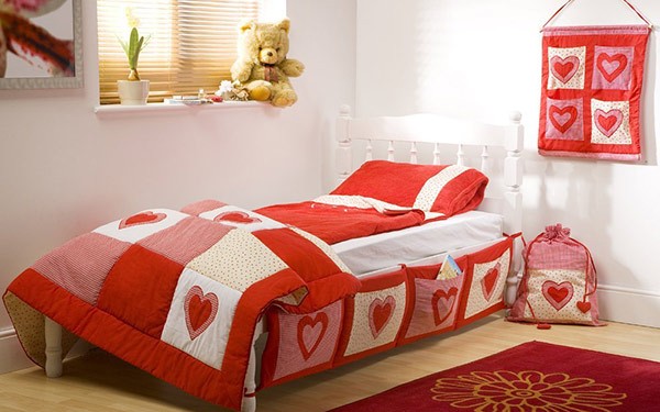 Phòng ngủ chủ đề trái tim ngọt ngào cho bạn gái 