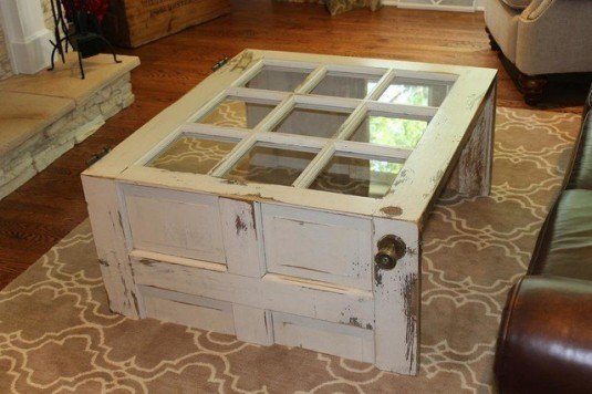 Tận dụng cánh cửa cũ để trang trí căn hộ